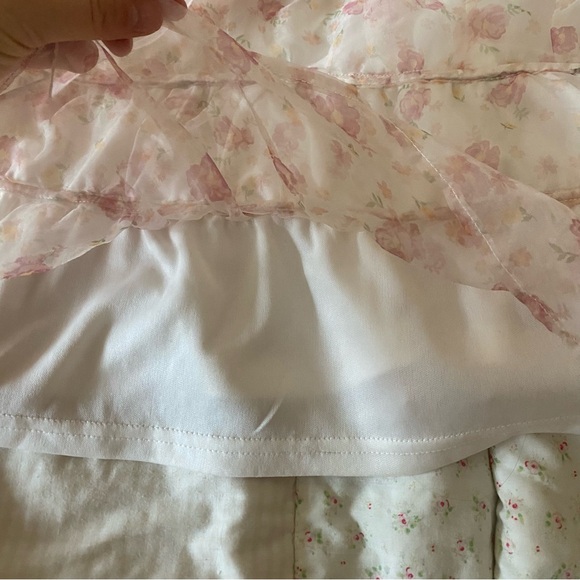 Francesca’s organza puff sleeve floral top - Picture 5 of 9